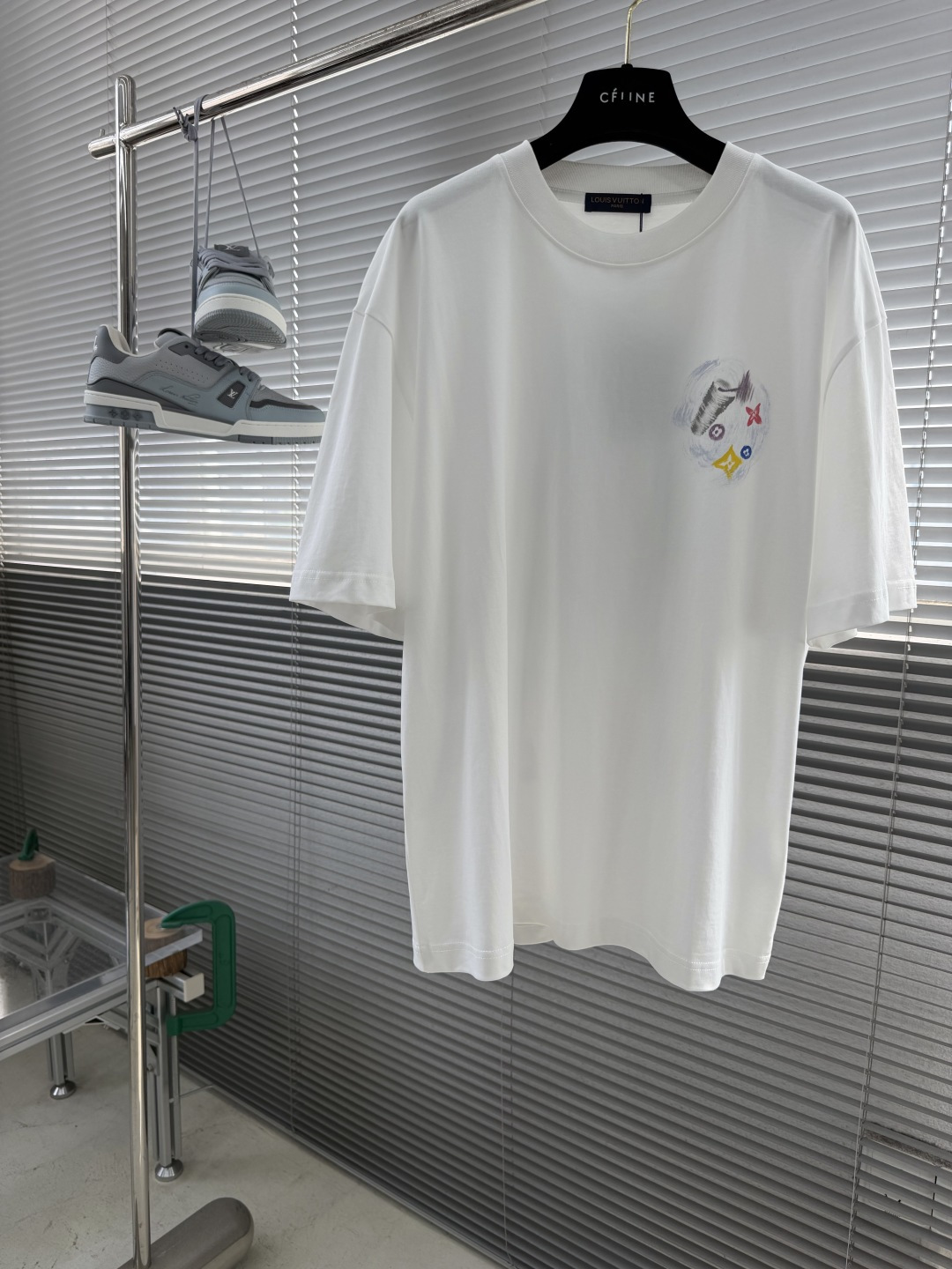 NO:872637,-Donkey Brand 2026 Spring and Summer New Fashion Round Neck 260g Short-sleeved T-shirt Washed and worn, hand-painted classic style Customized fabric Trendy elements Perfect details The upper body effect is very good The real thing is great for men and women, loose version, textured texture is full of trendy brands Excellent hot style for men and women, the upper body is super stylish, a must-have artifact for reducing age!  Size M-XXL,,louis vuitton,T-shirt,tees,t-shirt,19860909-驴牌 2026春夏新款时尚圆领260克重 短袖T恤 水洗磨破,手绘工艺经典款式 定制面料 潮流元素 完美细节 上身效果非常好 实物很棒男女同款宽松版型,质感纹路潮牌十足 绝佳的爆款男女同款,上身超级有型、减龄必备神器！ 尺码M-XXL,,louis vuitton,T-shirt,tees，t-shirt,,Men's clothing