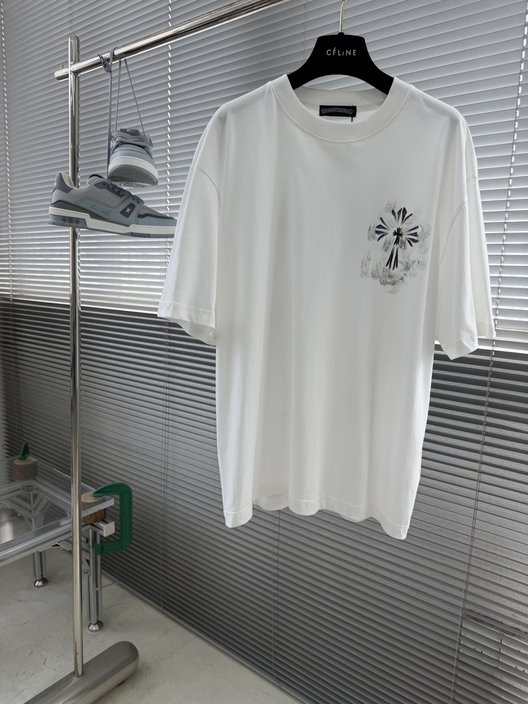 NO:872642,-CH Croxin 2026ss new summer style launches short sleeves made of double yarn pure cotton fabric Spring and summer catwalk style Exclusive style for men and women Made of imported custom dyed fabric Back collar chain bottom fully shoulder-covering No deformation or shrinkage when exposed to water The latest brick cabinet synchronization for spring and summer Fashionable and individual Super versatile and good-looking style Very suitable for both men and women A must-have style The latest brick cabinet synchronization for spring and summer Fashionable and personalized Super versatile and good-looking style The latest brick cabinet synchronization for spring and summer  Stylish and individual, super versatile and good-looking, very suitable for both men and women, a must-have style, tag, collar label, washed wheat, complete with three labels, sizes M-XXL, chrome hearts, T-shirt,19860909-CH 克罗心 2026ss夏季新款 重磅推出双纱纯棉面料短袖 春夏走秀款 个性独家款式 男女同款 采用进口定制定染面料 后领锁链底全包肩 过水不变形不缩水 春夏最新砖柜同步 时尚又个性 超级百搭好看款 男女都非常合适 人手必备款 春夏最新砖柜同步 时尚又个性 超级百搭好看款 春夏最新砖柜同步 时尚又个性 超级百搭好看款 男女都非常合适 人手必备款 吊牌 领标 水洗麦 三标齐全 尺码M-XXL,,chrome hearts,T-shirt,,Men's clothing