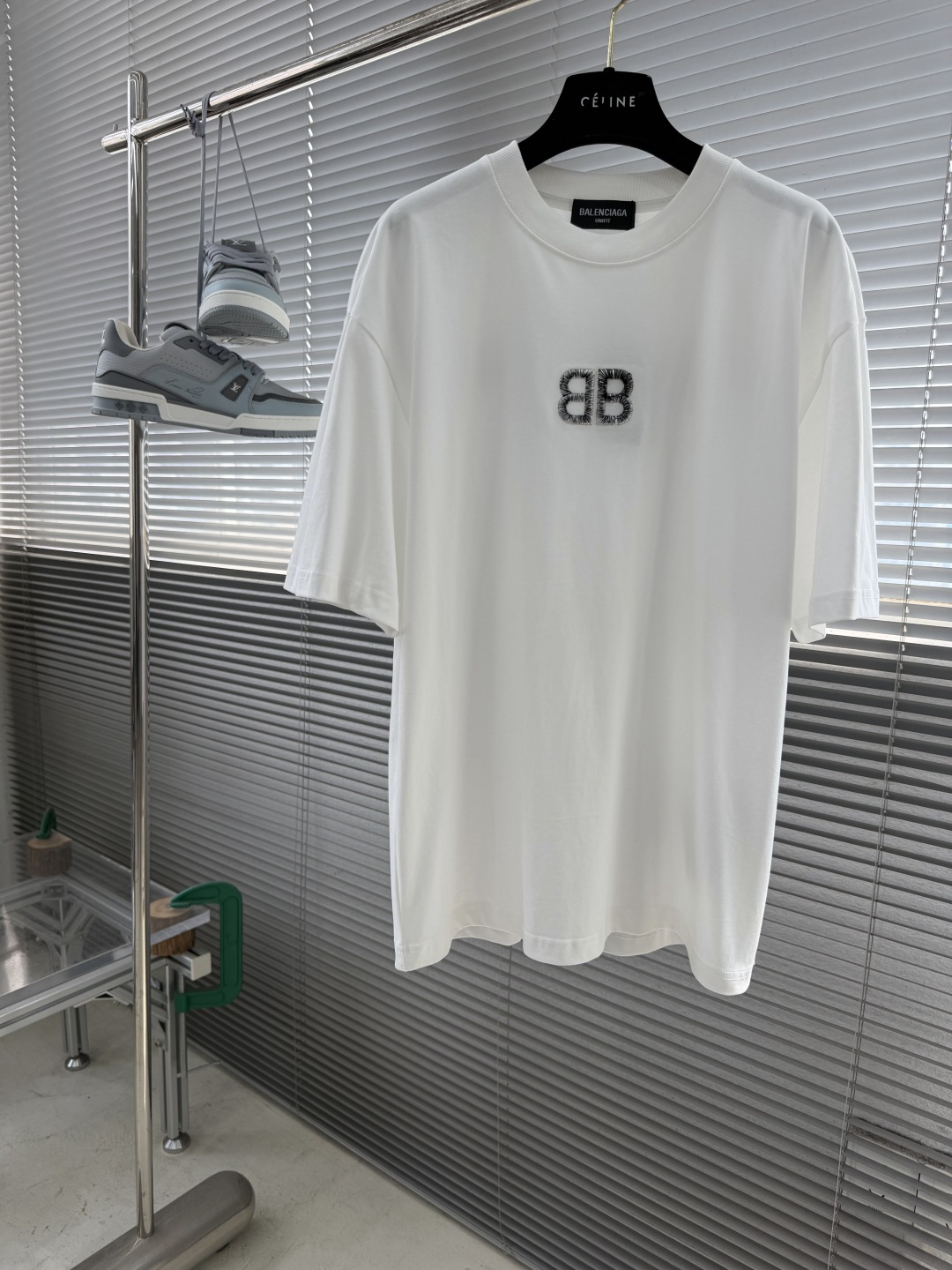 NO:872657,-Balenciag 2026 new men's casual short-sleeved T-shirt!  High-end customization, high version, fashionable and versatile, loose fit, imported double-ply pure cotton fabric, threaded cuffs, collar and hem, super soft and delicate feel, skin-friendly and comfortable to wear, high-end boutique, factory-made fine upper body is very good, men's essential items, complete with three standards, sizes M-XXL, the largest size can wear about 200 pounds, balenciaga, T-shirt, tees, t-shirt,19860909-Balenciag 2026新款男士休闲短袖T恤！高端定制 高版本 时尚百搭爆款宽松版型 进口双股纯棉面料 螺纹袖口.领口衣摆 手感超柔软细腻 穿着亲肤舒适 高端精品 代工厂精细做上身非常赞 男士必备单品 三标齐全 尺码M-XXL 最大码可穿200斤左右,,balenciaga,T-shirt,tees，t-shirt,,Men's clothing