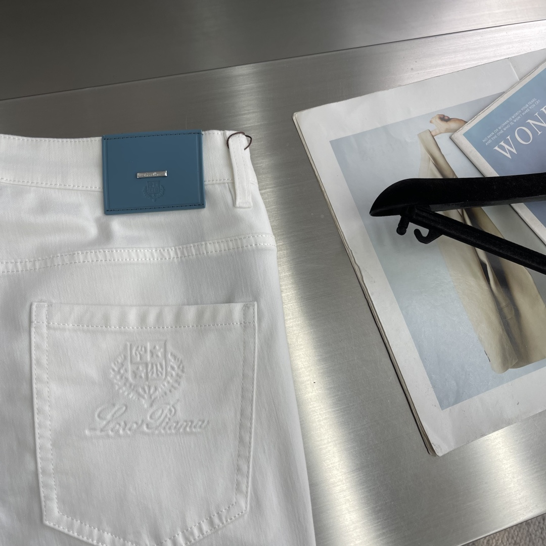 -Loro Piana   纯白色牛仔裤 肉眼可见的利落裁剪，小直筒款裤型！100%定织定染牛仔丹宁布面