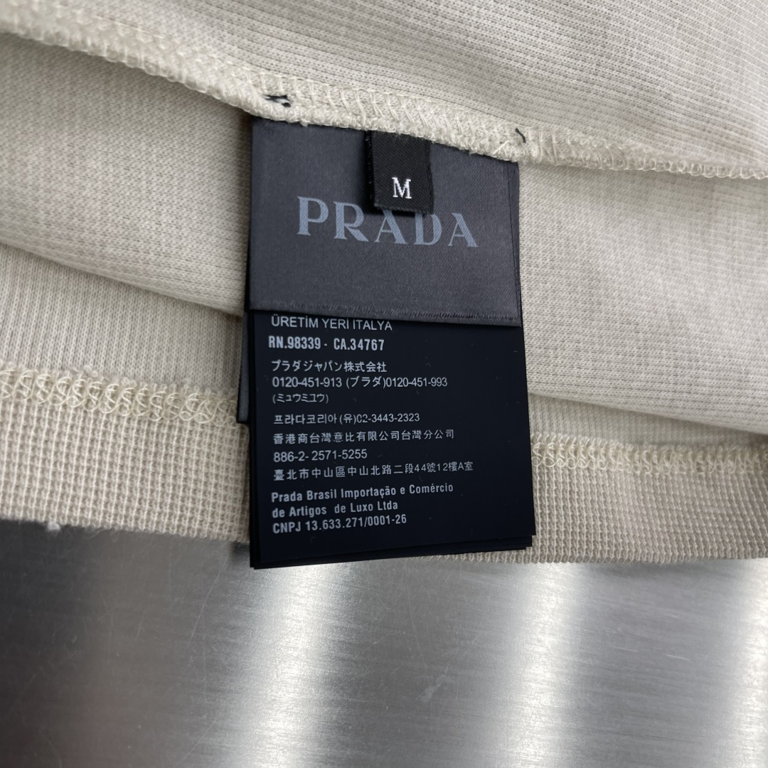 -PRAD     三角标短袖定制琉光华夫格布 轻盈透气 立体挺括 以大地原生的石灰岩色 诉说着极简而隽