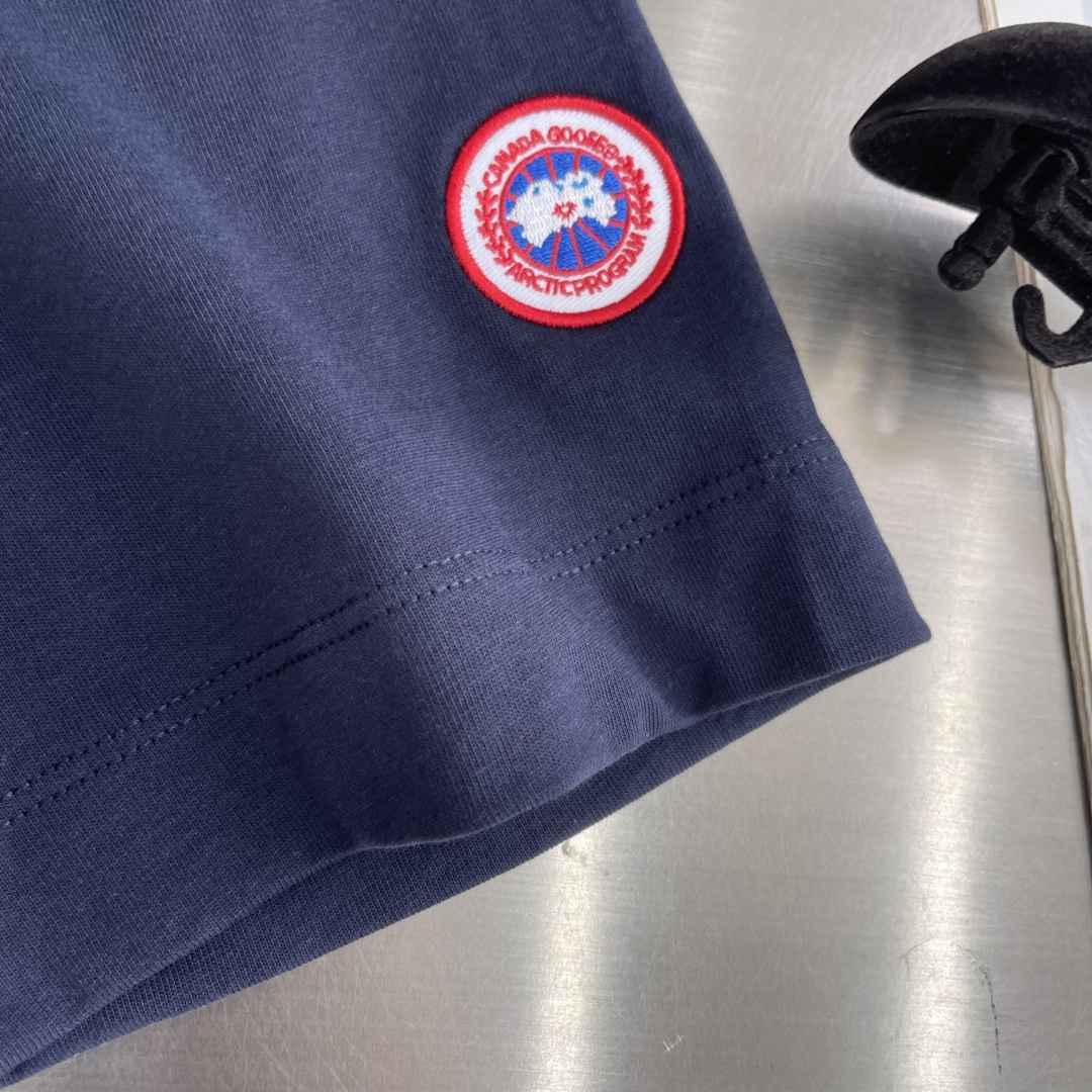 -Canada Goose    徽标短袖定制极地云感针织棉 细腻垂坠 舒适透气 以月光白为底 凝北境清