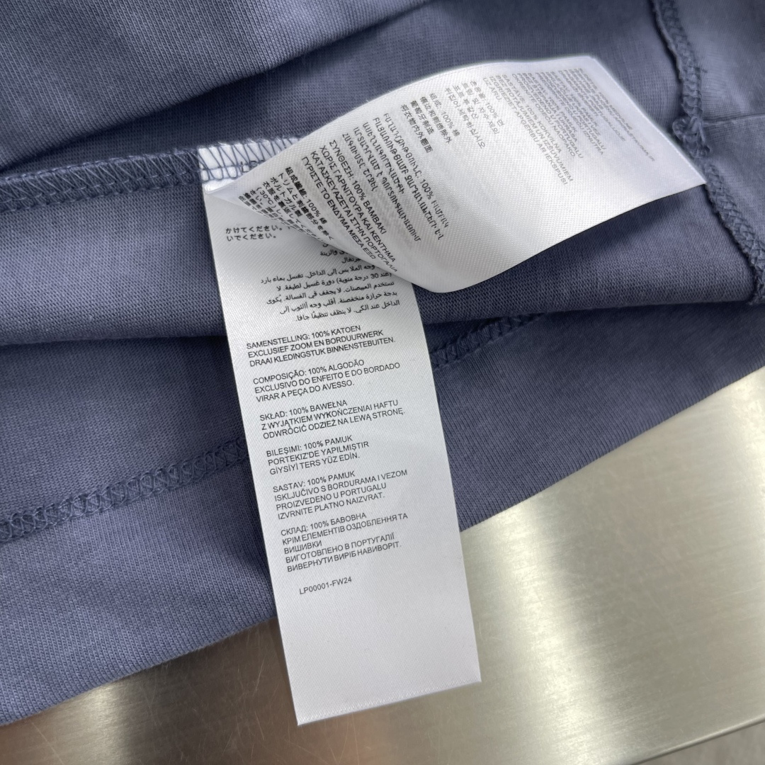 -Canada Goose    徽标短袖定制极地云感针织棉 细腻垂坠 舒适透气 以月光白为底 凝北境清