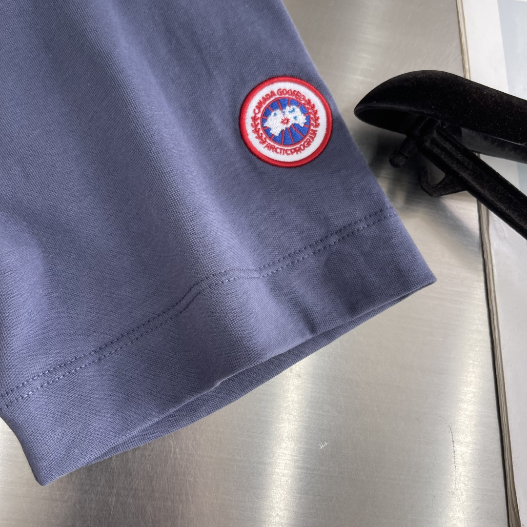 -Canada Goose    徽标短袖定制极地云感针织棉 细腻垂坠 舒适透气 以月光白为底 凝北境清