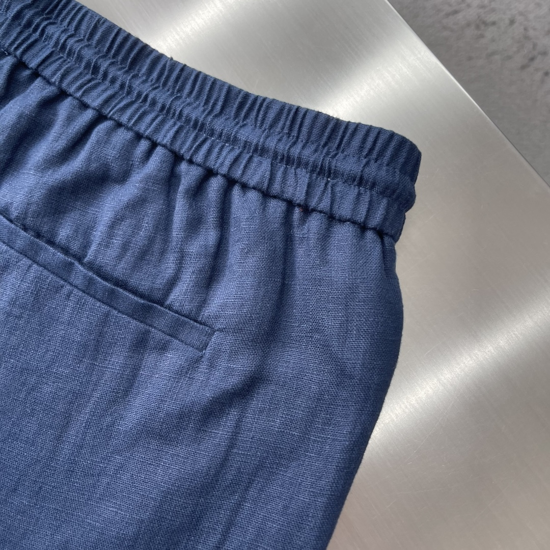 -Loro Piana    100%亚麻皮质扣抽绳休闲长裤一、核心材质与工艺  1. 面料：100%进