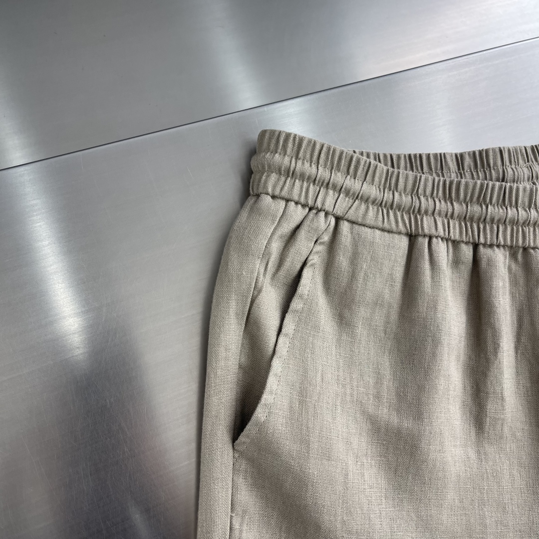 -Loro Piana    100%亚麻皮质扣抽绳休闲长裤一、核心材质与工艺  1. 面料：100%进