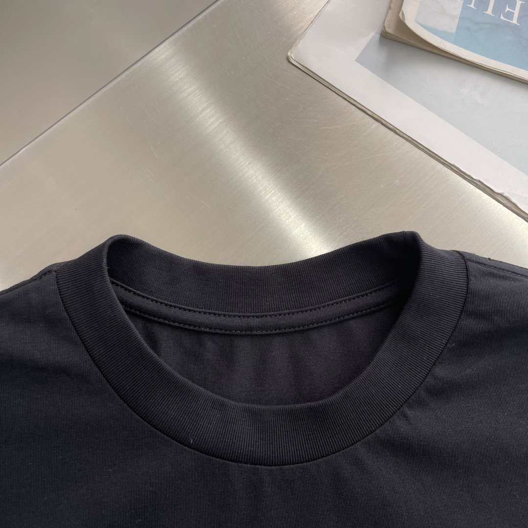 -JILSANDER    26夏款短袖，自带高级感buff！袖口章仔logo是点睛之笔，设计感走线藏着
