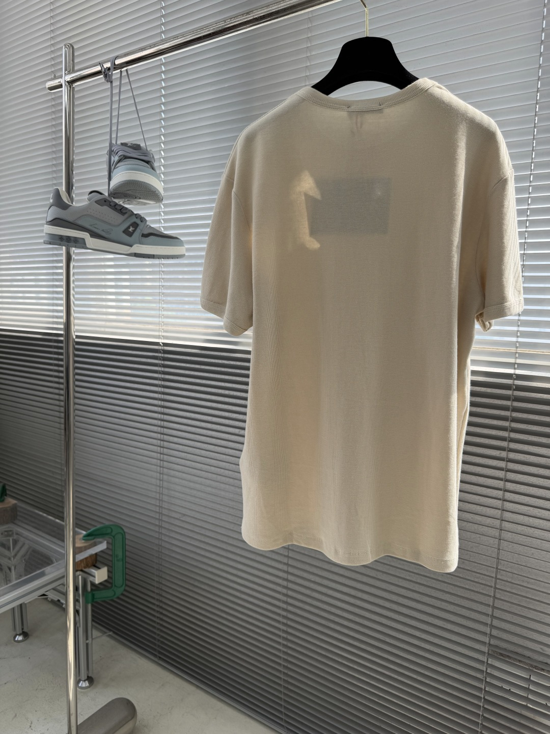 -PRAD     三角标短袖定制琉光华夫格布 轻盈透气 立体挺括 以大地原生的石灰岩色 诉说着极简而隽