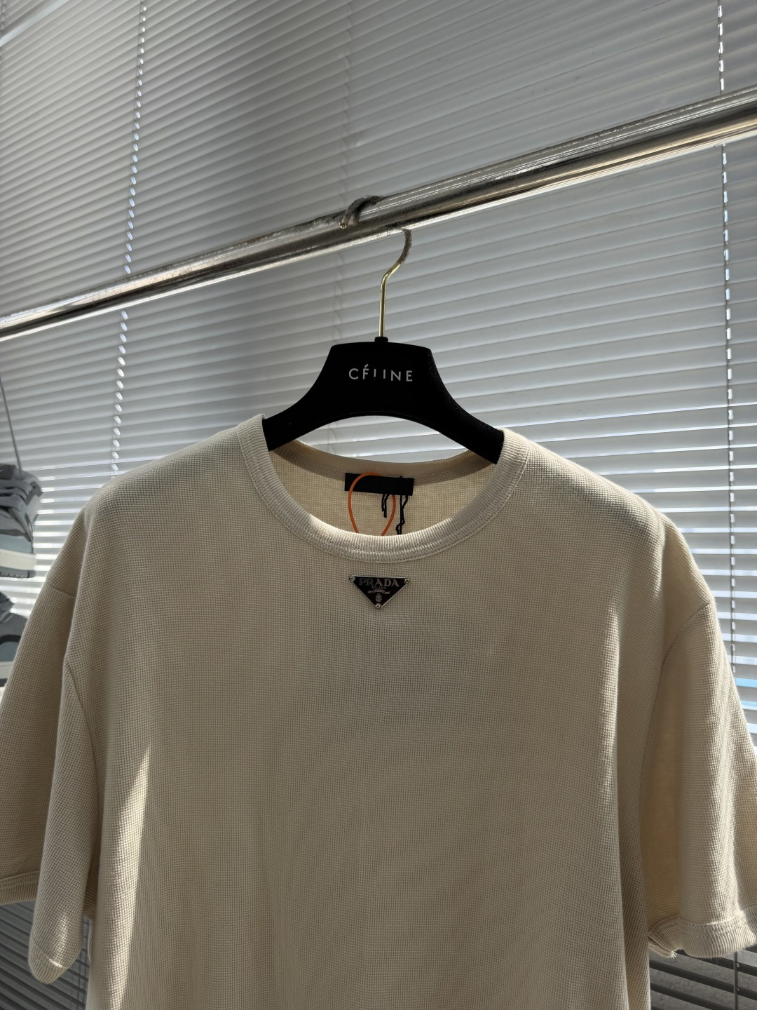 -PRAD     三角标短袖定制琉光华夫格布 轻盈透气 立体挺括 以大地原生的石灰岩色 诉说着极简而隽