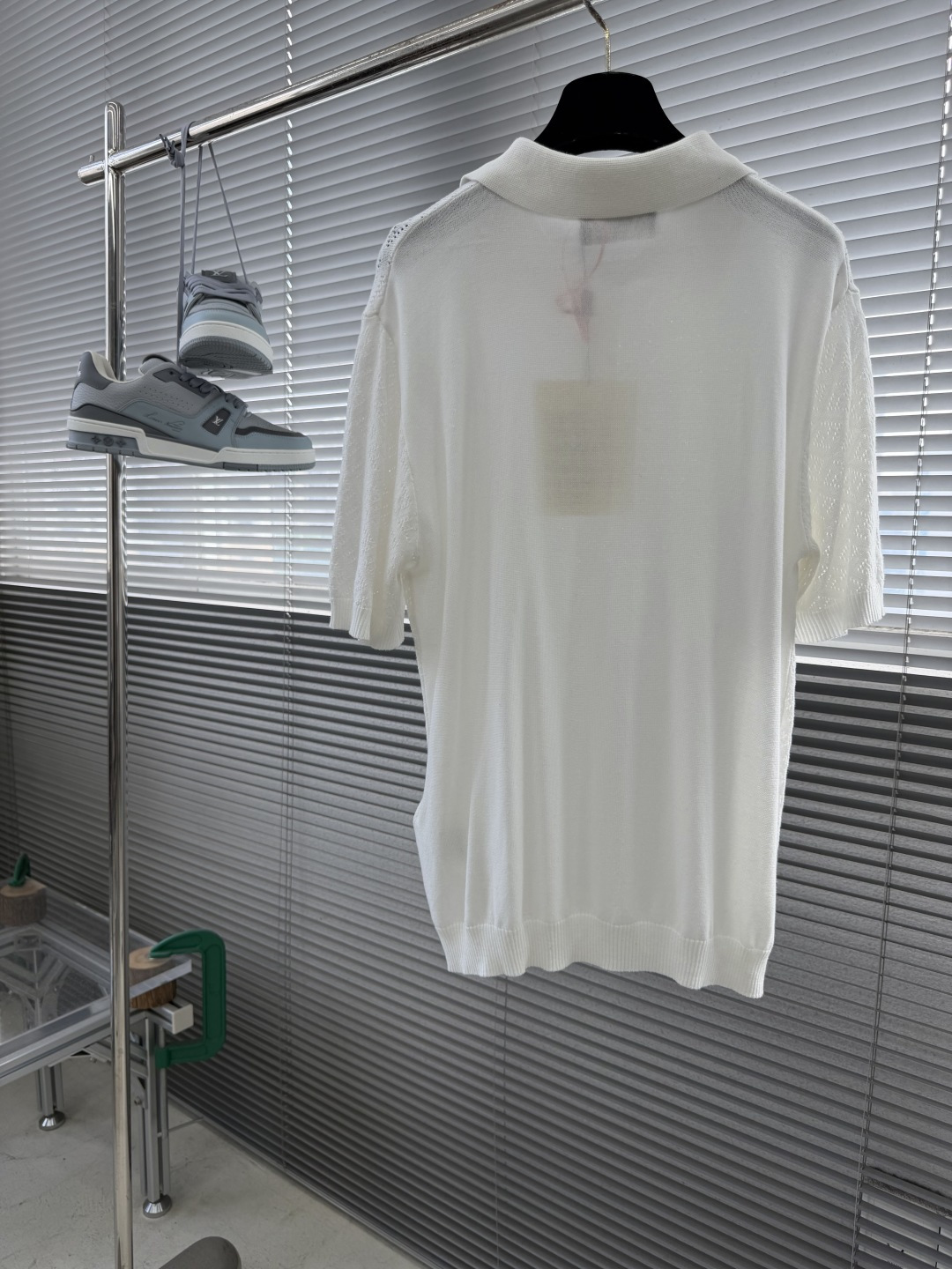 -FEND    FF提花Polo领针织衫定织轻氧棉粘奢感针织料 细腻亲肤 透气垂坠 以一袭云境柔光象牙