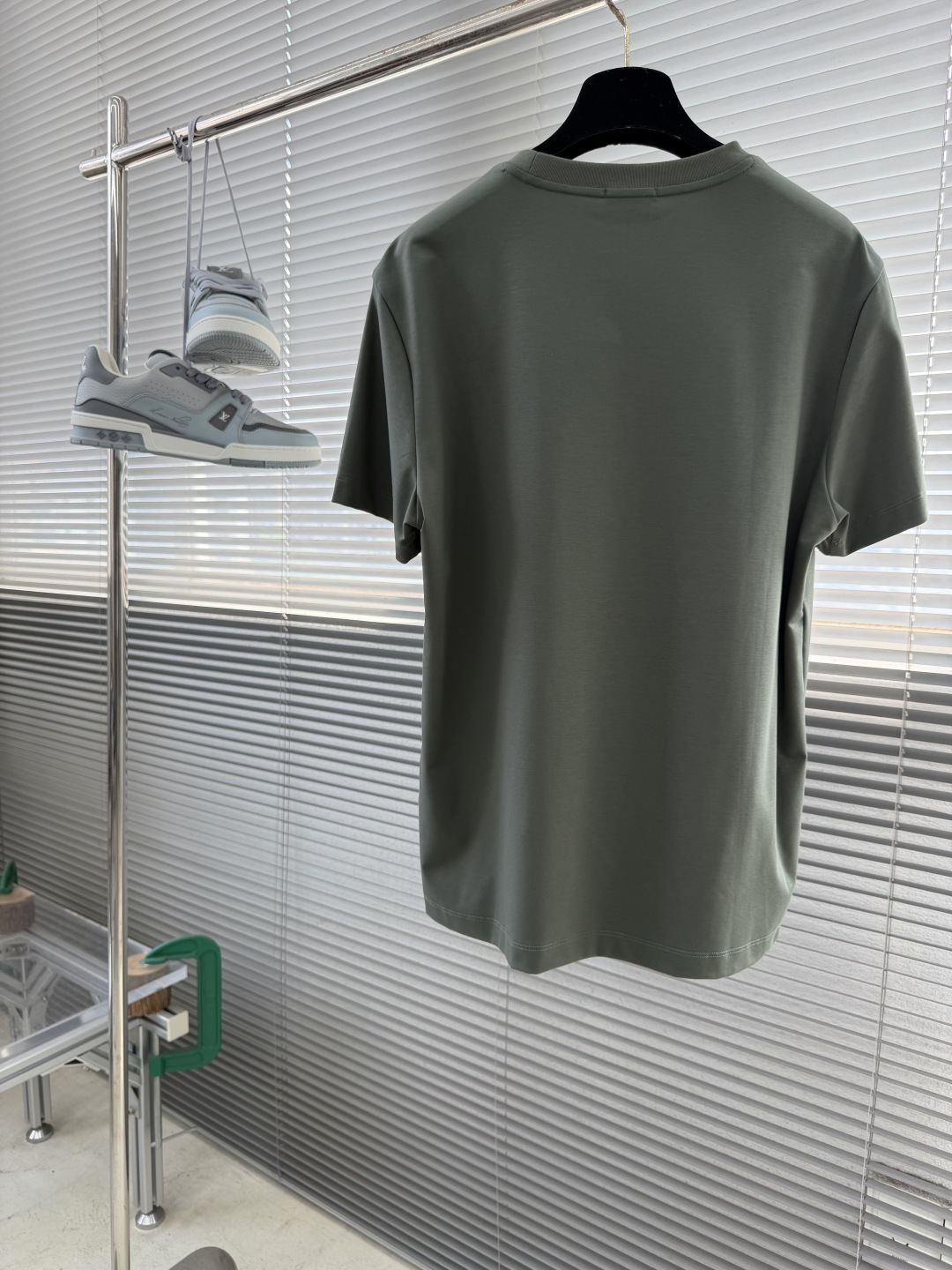 -Brioni     26ss春夏新款绣花细节圆领T恤夏日清凉新选择👕这款短袖，绝对是今夏衣橱的必备单
