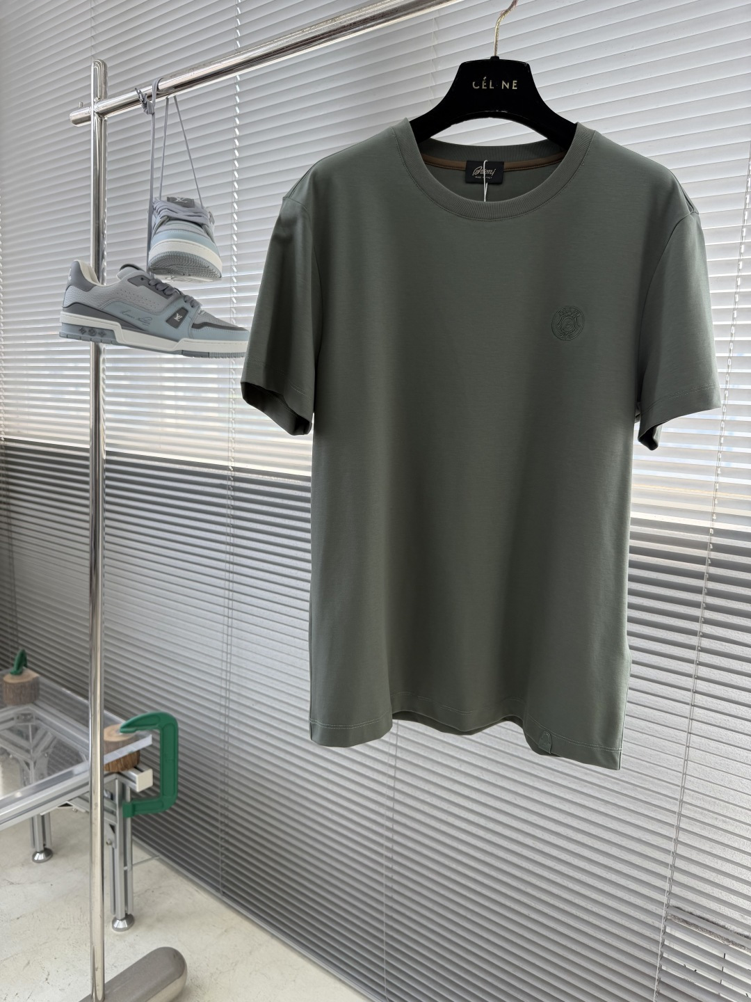 -Brioni     26ss春夏新款绣花细节圆领T恤夏日清凉新选择👕这款短袖，绝对是今夏衣橱的必备单