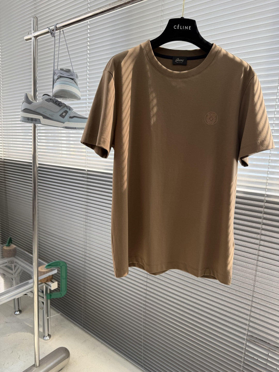 -Brioni     26ss春夏新款绣花细节圆领T恤夏日清凉新选择👕这款短袖，绝对是今夏衣橱的必备单