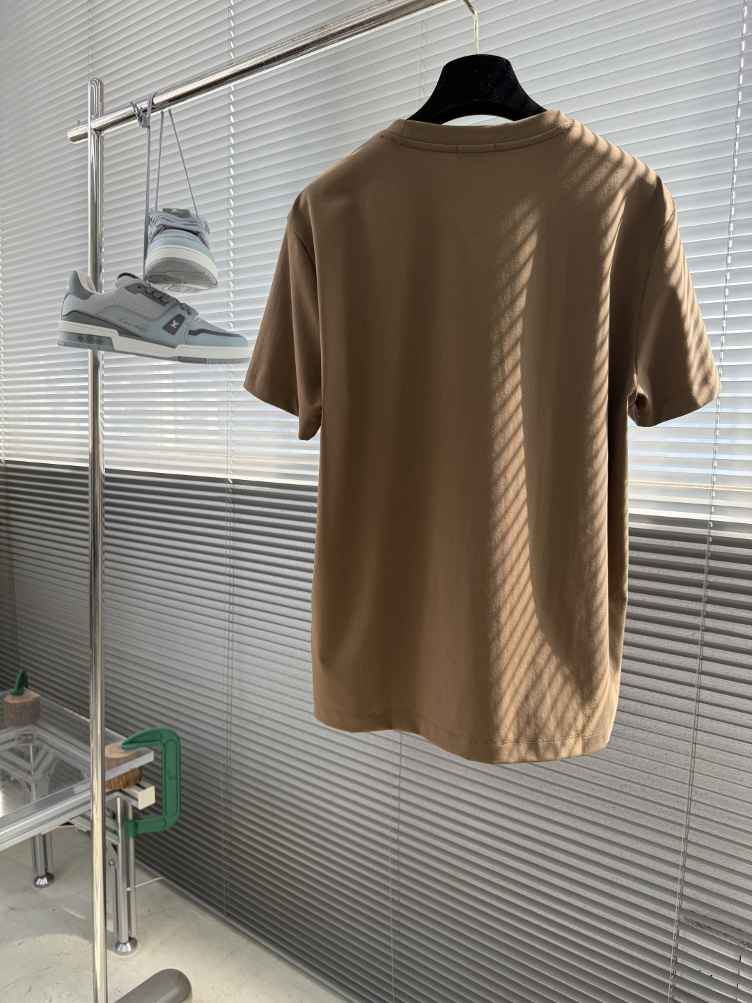 -Brioni     26ss春夏新款绣花细节圆领T恤夏日清凉新选择👕这款短袖，绝对是今夏衣橱的必备单