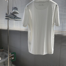 -Loro Piana 26ss春夏新款纯棉圆领短袖面料采用91%棉+9%氨纶 这样的比例在保留柔 -Loro Piana 26ss春夏新款纯棉圆领短袖面料采用91%棉+9%氨纶 这样的比例在保留柔
