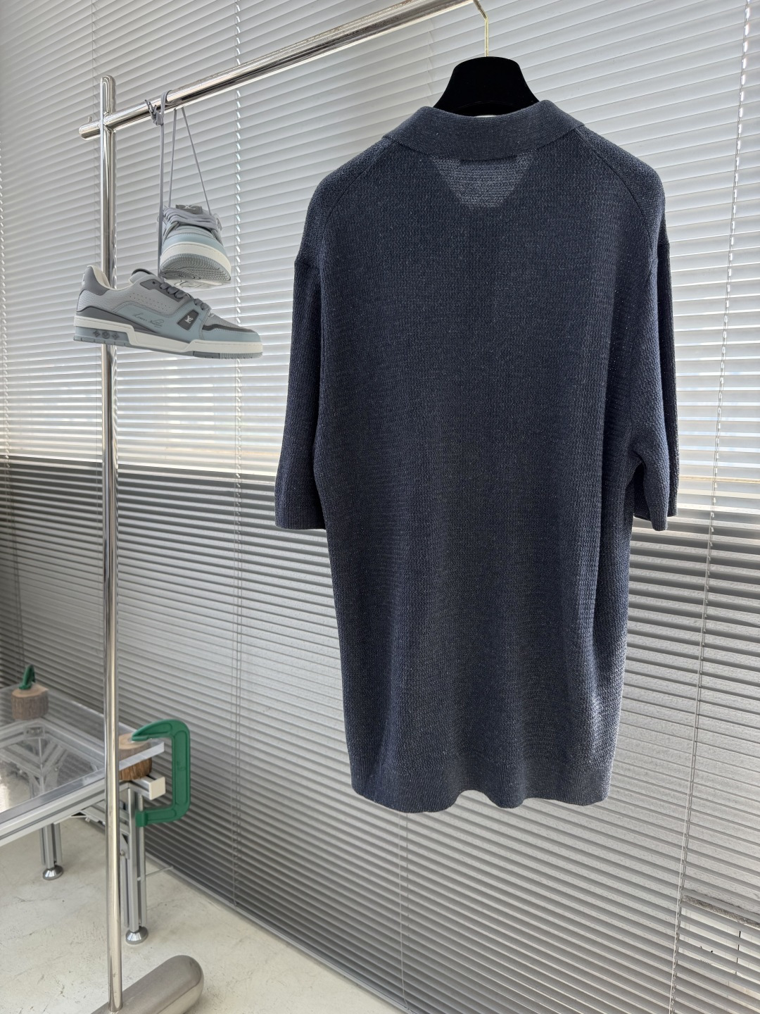 -Loro Piana    春夏新款来啦～ 麻纤维混纺的坑条短袖针织POLO衫，自带老钱风的慵懒高级感