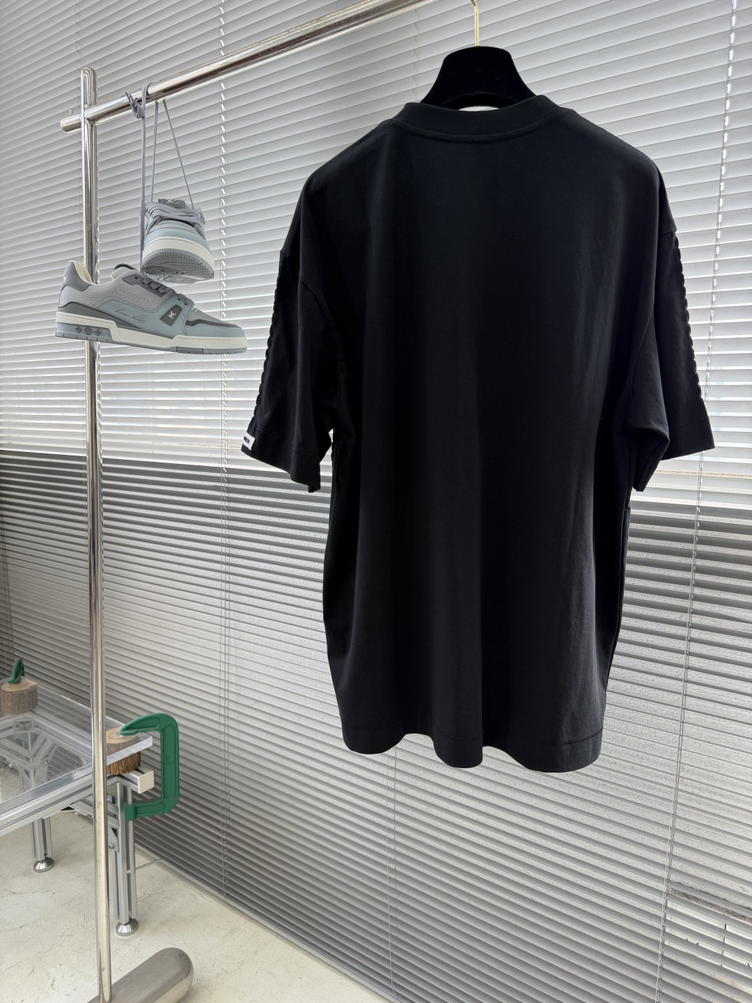 -JILSANDER    26夏款短袖，自带高级感buff！袖口章仔logo是点睛之笔，设计感走线藏着
