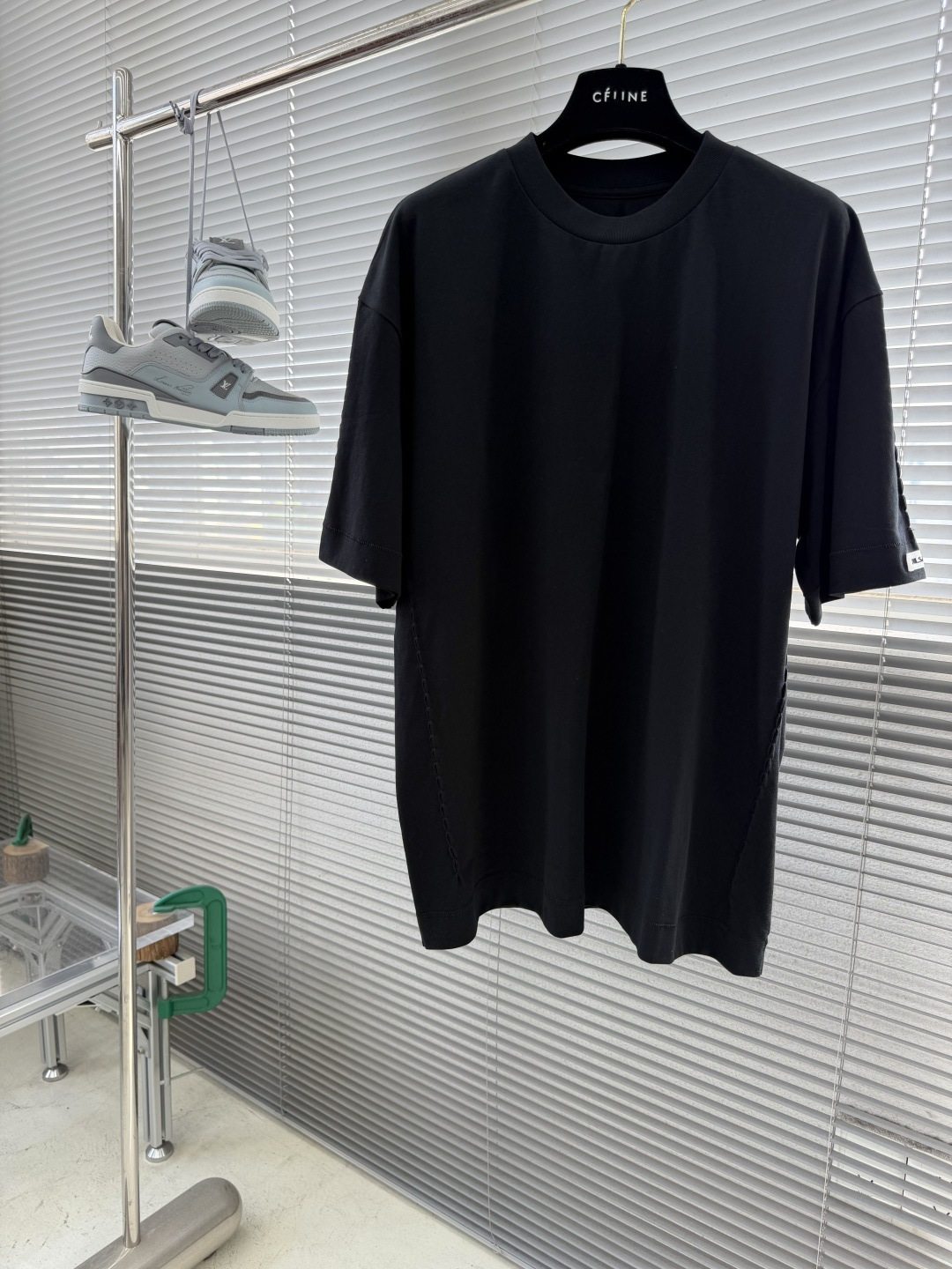 -JILSANDER    26夏款短袖，自带高级感buff！袖口章仔logo是点睛之笔，设计感走线藏着