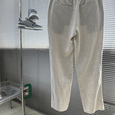 -Loro Piana 100%亚麻皮质扣抽绳休闲长裤一、核心材质与工艺 1. 面料:100%进 -Loro Piana 100%亚麻皮质扣抽绳休闲长裤一、核心材质与工艺 1. 面料:100%进
