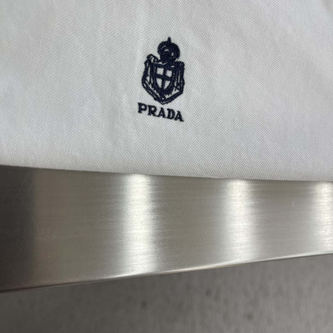-PRAD    刺绣徽标衬衫定制奢韧双纬牛津纺 挺括有型 舒适透气 以温柔的月光浸白为底 勾勒高级感的