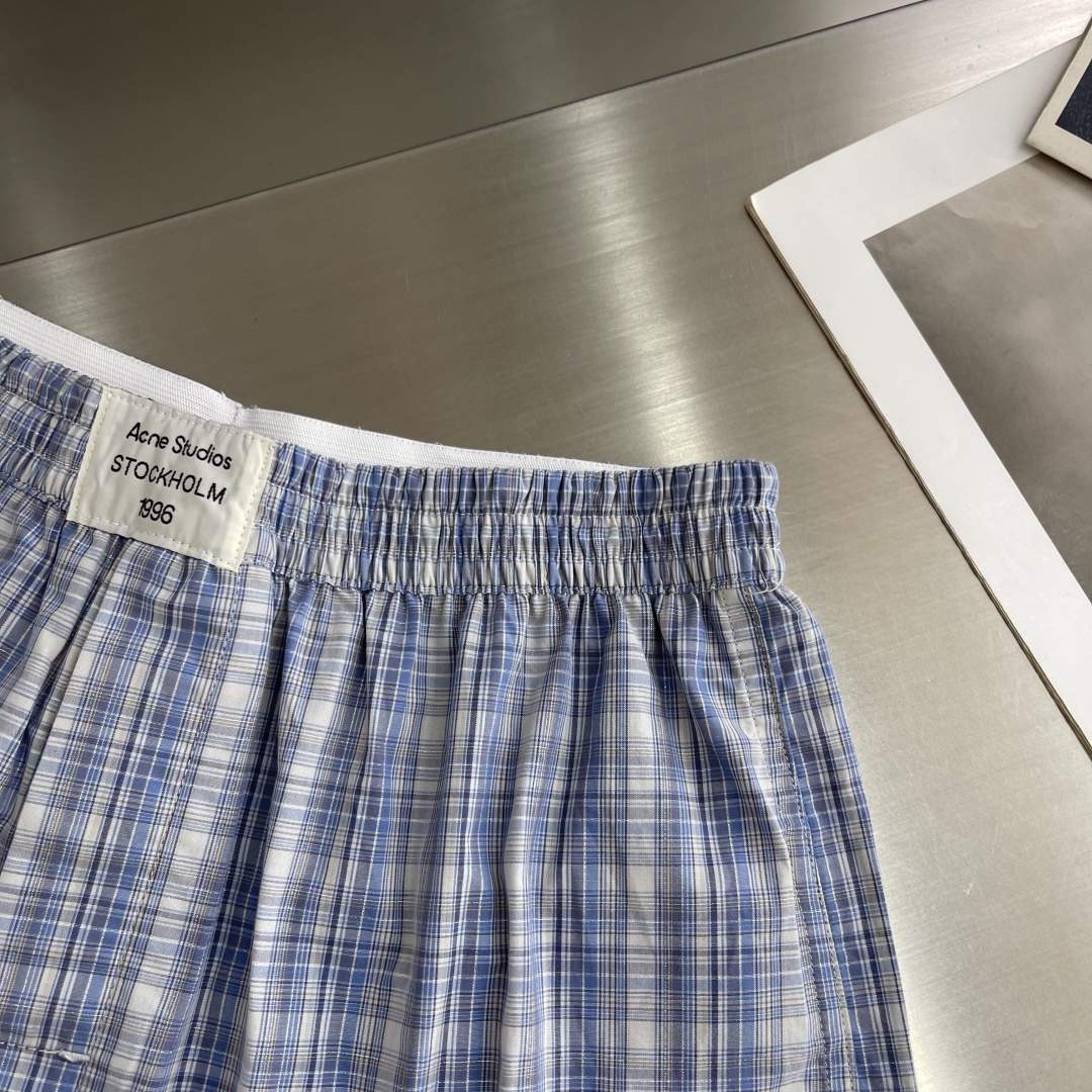 -Acne Studios   标签格纹短裤定制云逸轻府棉 轻盈透气 细腻亲肤 雾蓝白为底 细密格纹织就