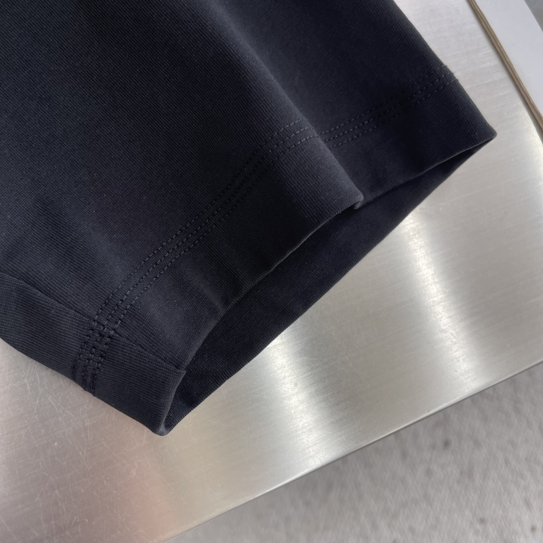 -FEND    彩色字母刺绣logoT恤宽松版型 采用客供270克双纱纯棉面料 成衣水洗 手感丝滑有着