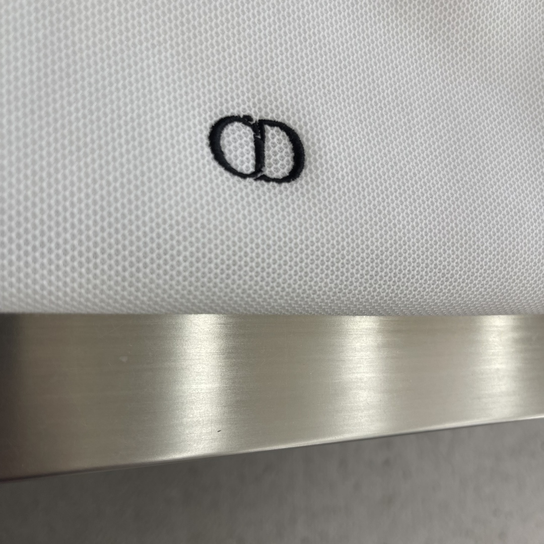 -Dio    珠地面料翻领Polo衫面料质感在线，舒适亲肤，上身穿着挺括有型！码数：S M L XL 