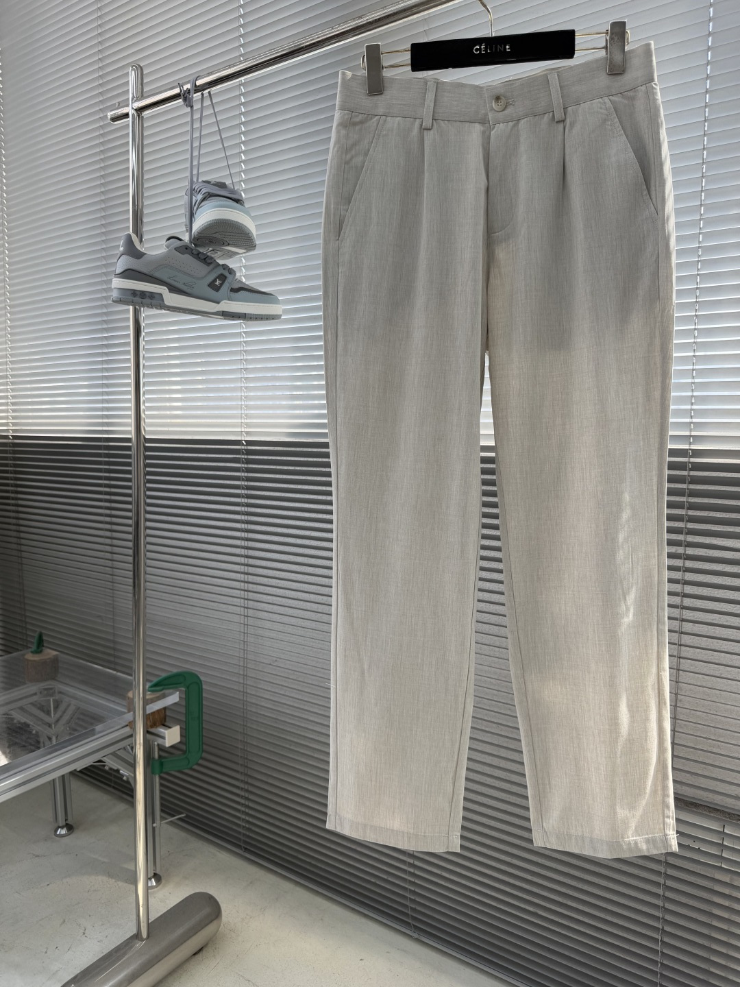 -Loro Piana    意式臻裁 夏序绅装源于佛罗伦萨百年工坊的制裤美学，以意大利奢侈品级的匠心与