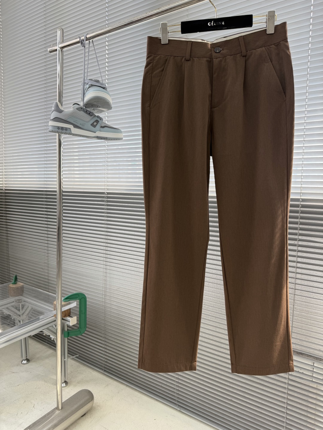 -Loro Piana    意式臻裁 夏序绅装源于佛罗伦萨百年工坊的制裤美学，以意大利奢侈品级的匠心与