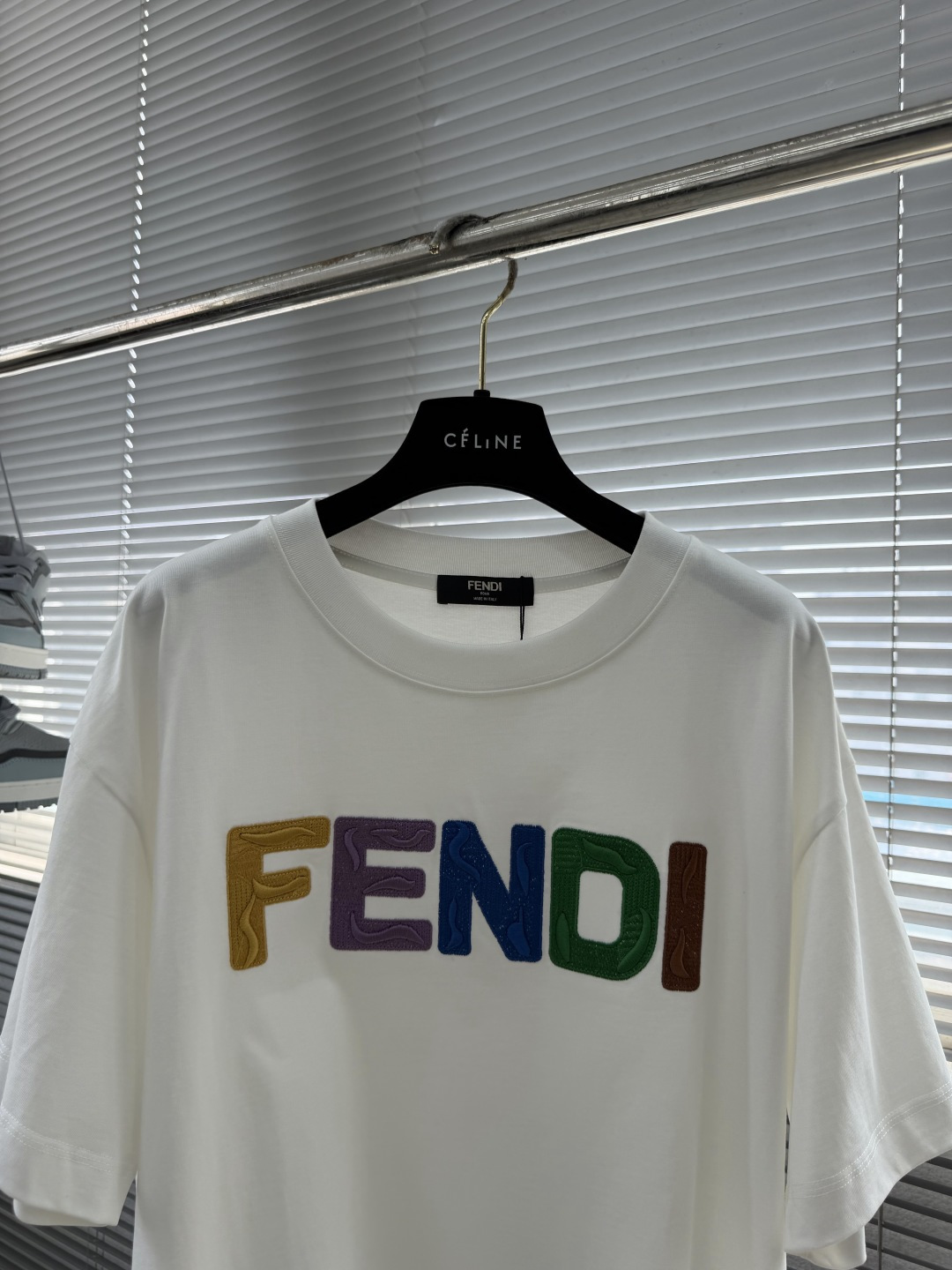-FEND    彩色字母刺绣logoT恤宽松版型 采用客供270克双纱纯棉面料 成衣水洗 手感丝滑有着