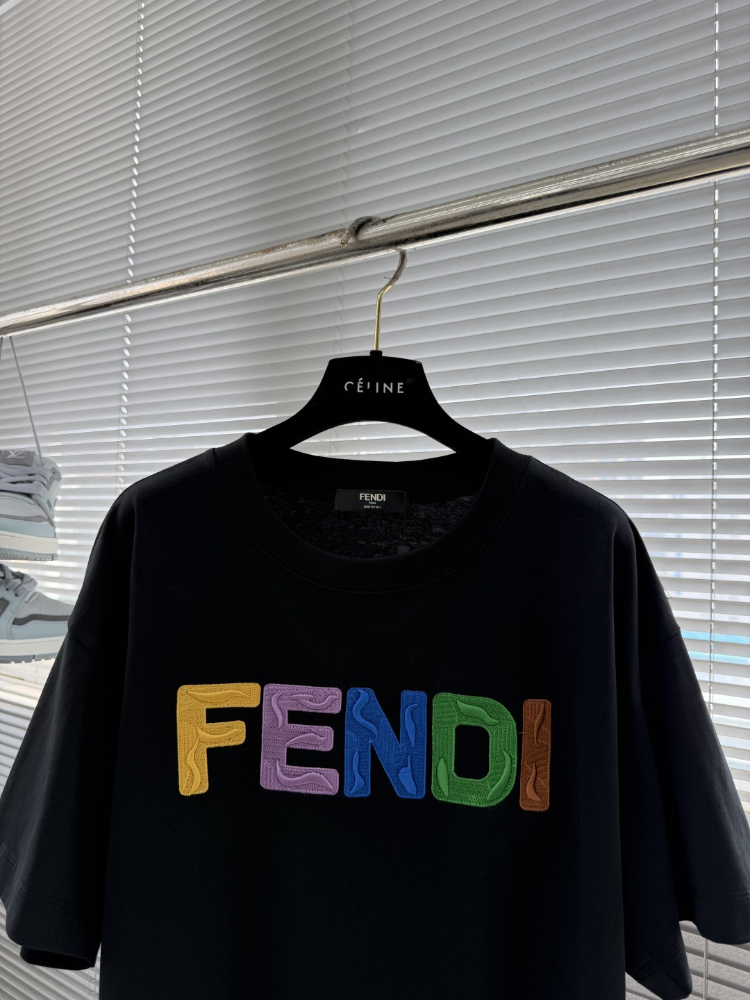 -FEND    彩色字母刺绣logoT恤宽松版型 采用客供270克双纱纯棉面料 成衣水洗 手感丝滑有着