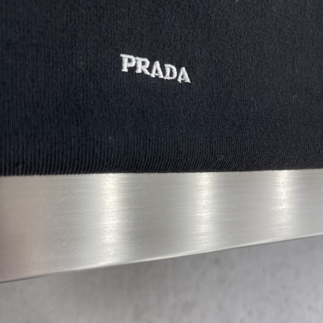 -PRAD    刺绣徽标Polo领针织衫定织云絮棉羊毛 细腻紧致 舒适贴肤 云絮般的浅蓝 沉静却藏力量