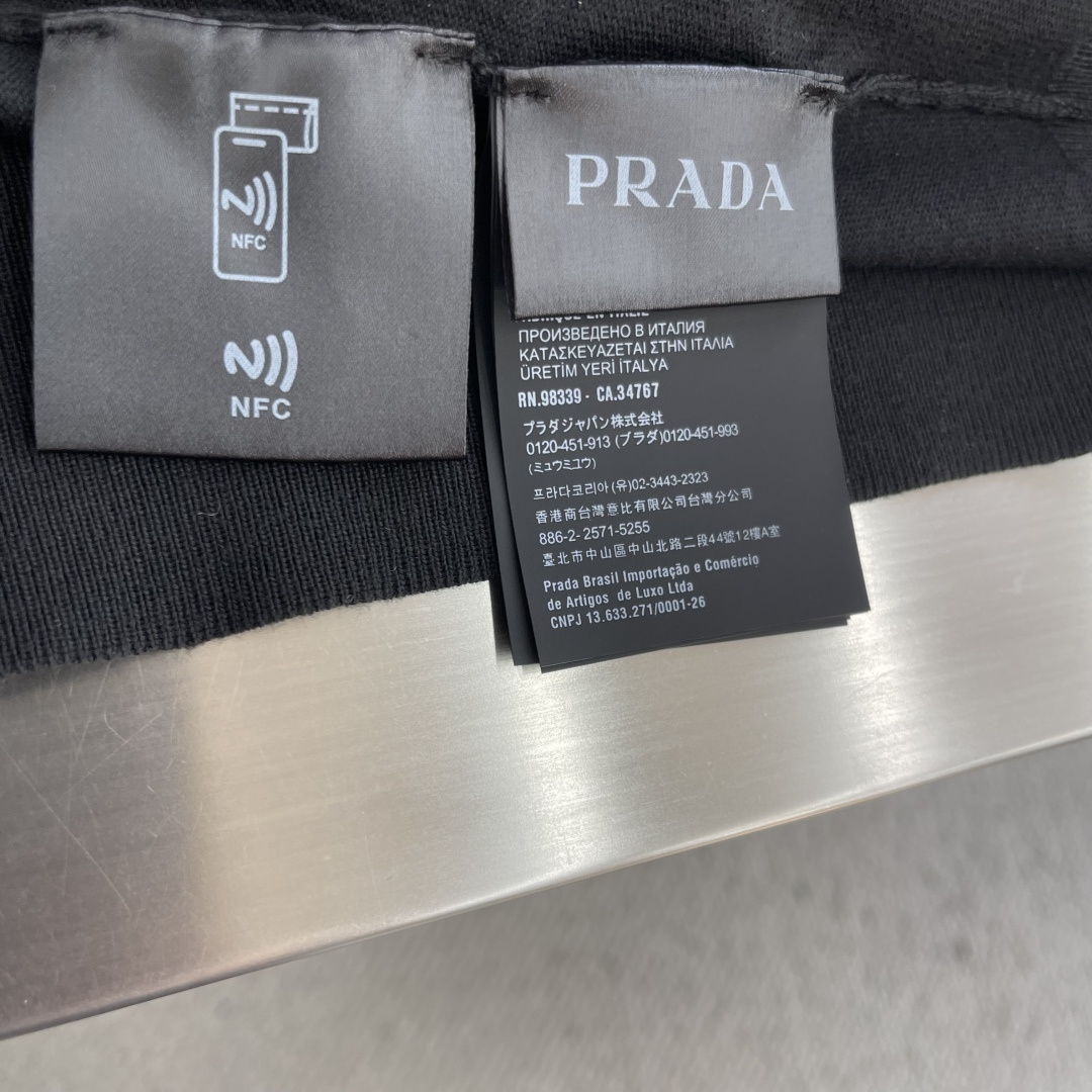 -PRAD    刺绣徽标Polo领针织衫定织云絮棉羊毛 细腻紧致 舒适贴肤 云絮般的浅蓝 沉静却藏力量