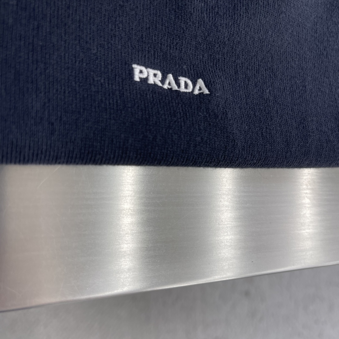 -PRAD    刺绣徽标Polo领针织衫定织云絮棉羊毛 细腻紧致 舒适贴肤 云絮般的浅蓝 沉静却藏力量
