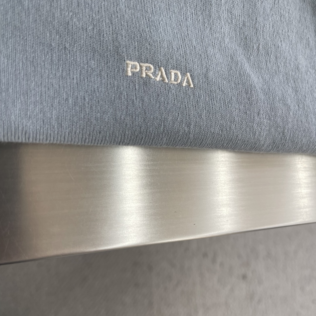 -PRAD    刺绣徽标Polo领针织衫定织云絮棉羊毛 细腻紧致 舒适贴肤 云絮般的浅蓝 沉静却藏力量