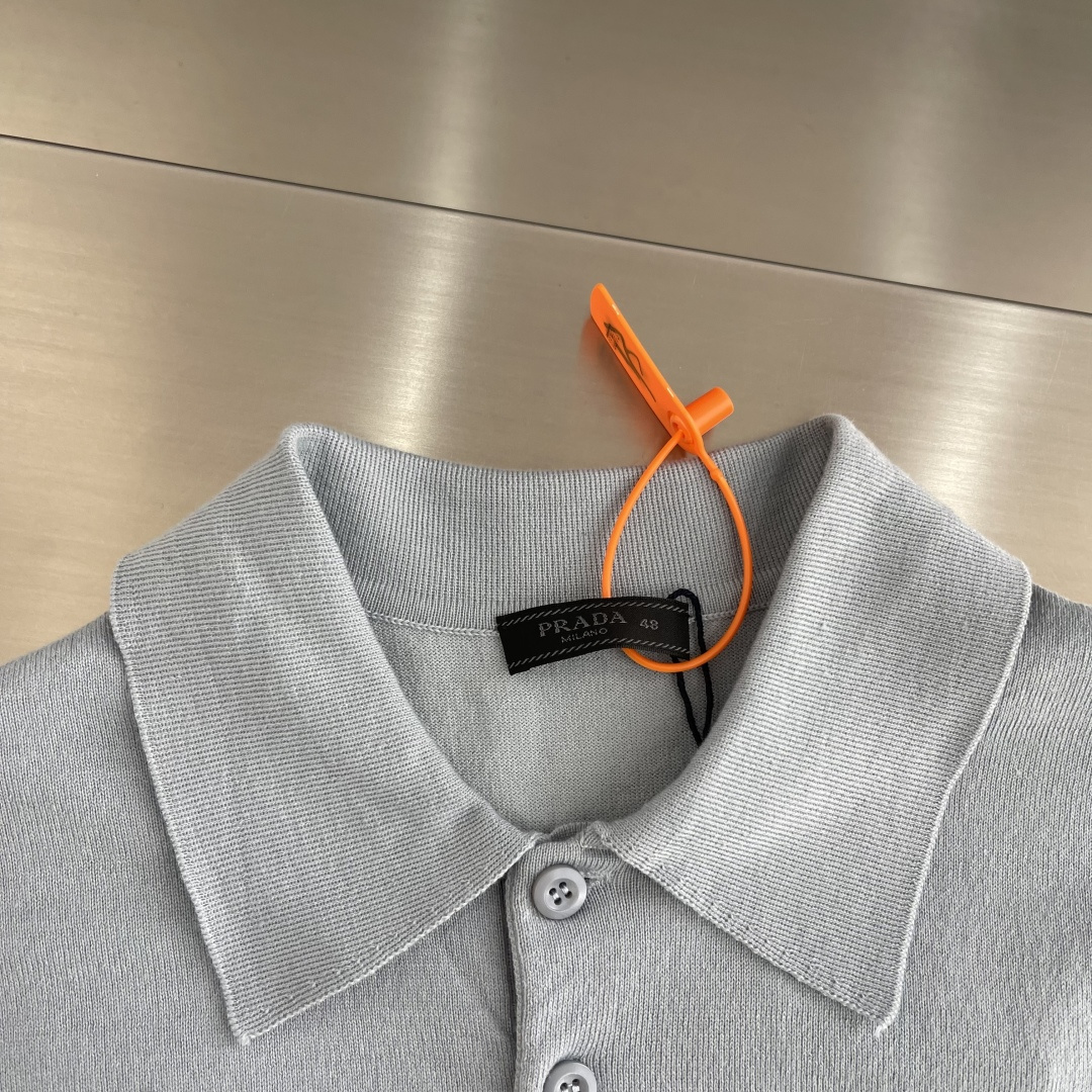 -PRAD    刺绣徽标Polo领针织衫定织云絮棉羊毛 细腻紧致 舒适贴肤 云絮般的浅蓝 沉静却藏力量