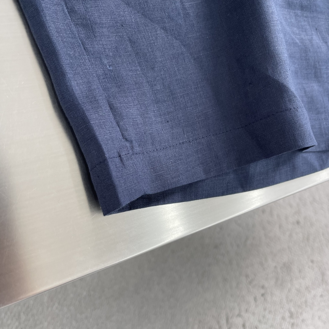 -Loro Piana    亚麻面料男士休闲短裤最新款上身版型无敌正！绝对可以闭眼收的一款此款裤子非常