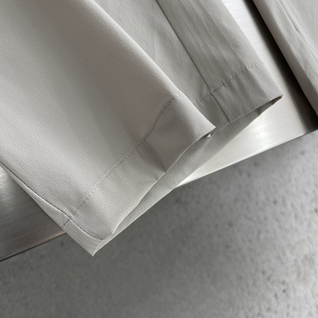 -mon    男士休闲裤最新款上身版型无敌正！绝对可以闭眼收的一款此款裤子非常百搭，弹力腰围,日常上班