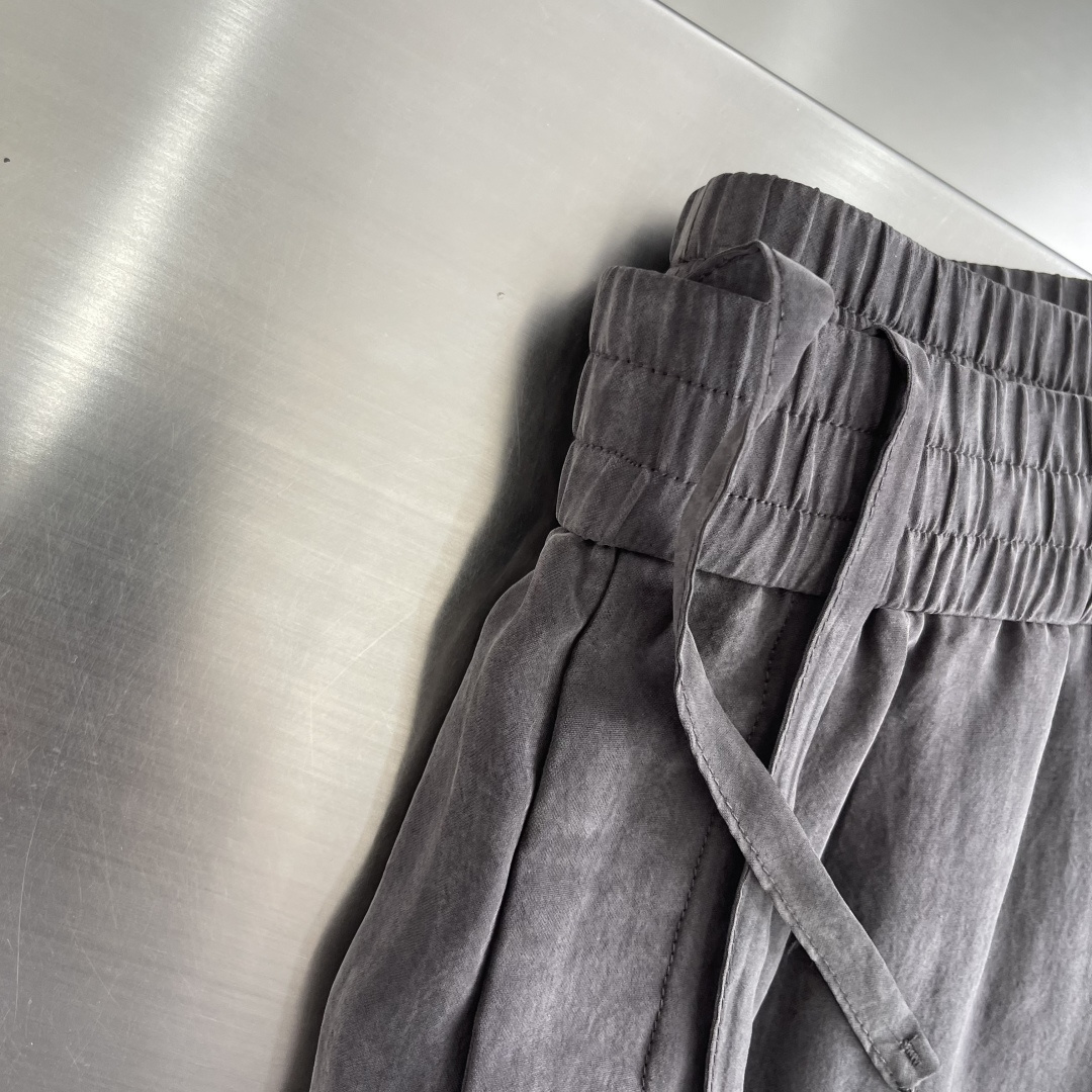 -Loro Piana     春夏丝质短裤尺寸：M-3XL100%铜氨纤维丝滑垂顺，告别黏腻透气亲肤，