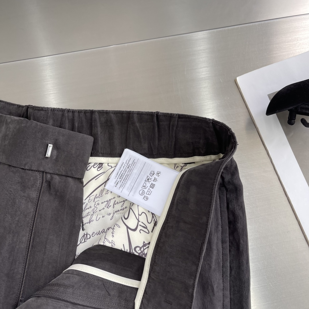 -Loro Piana     春夏丝质休闲长裤尺寸：30-36甄选100%铜氨丝面料柔滑垂坠，透气不粘