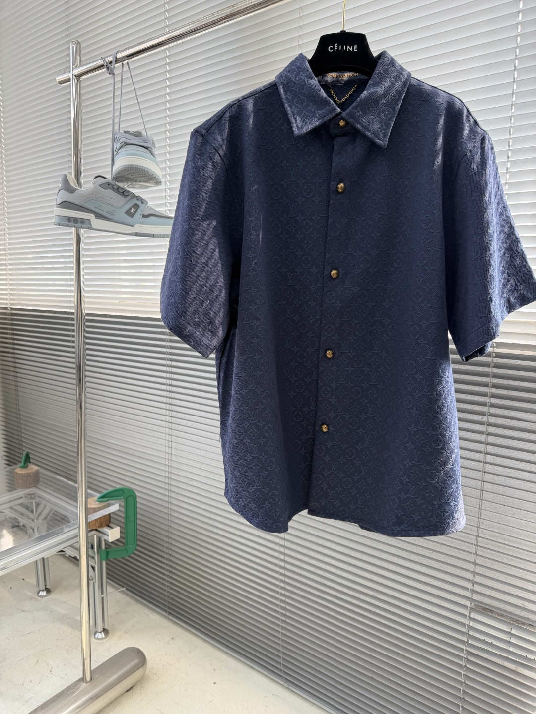 NO:872744,Tops and shorts - Donkey brand 26ss new Monogram Nautical spring and summer series jacquard all-over printed workwear shirt button denim jacket high version. Size S.M.L.19860909上衣 短裤 -驴牌26ss新款Monogram Nautical春夏系列 提花满印工装 衬衫纽扣牛仔外套 高版本. 码数S.M.L.XL 衣长76767777 胸围 116 124 128 肩宽48505254,,louis vuitton,shorts,jackets & coats,shirts,,Men's clothing