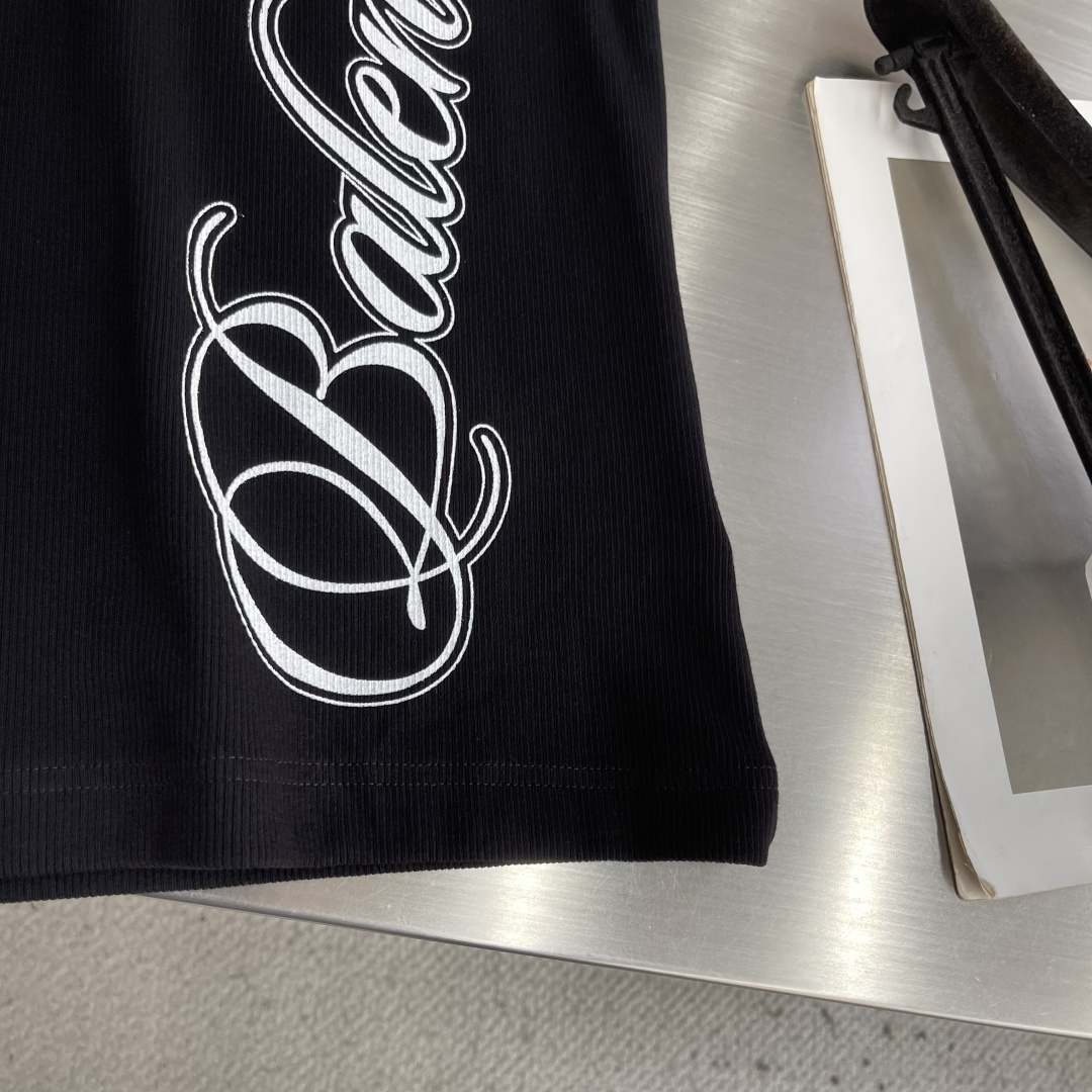 -Balenciag     SS26夏季新款背心，一眼沦陷的印花字母设计太吸睛！螺纹弹力棉质面料，亲肤