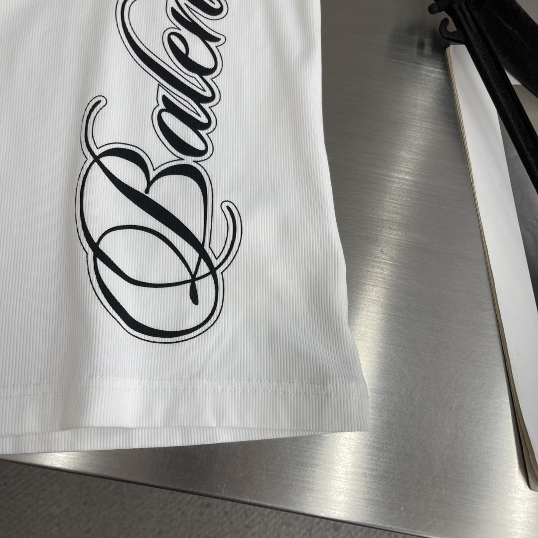 -Balenciag     SS26夏季新款背心，一眼沦陷的印花字母设计太吸睛！螺纹弹力棉质面料，亲肤
