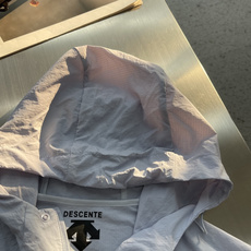 -DESCENTE/迪桑特 拼色夏季同款情侣防晒衣,男女同款连帽轻薄皮肤衣,单层防晒衣,实测紫外线值 -DESCENTE/迪桑特 拼色夏季同款情侣防晒衣,男女同款连帽轻薄皮肤衣,单层防晒衣,实测紫外线值