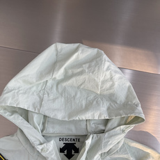 -DESCENTE/迪桑特 拼色夏季同款情侣防晒衣,男女同款连帽轻薄皮肤衣,单层防晒衣,实测紫外线值 -DESCENTE/迪桑特 拼色夏季同款情侣防晒衣,男女同款连帽轻薄皮肤衣,单层防晒衣,实测紫外线值