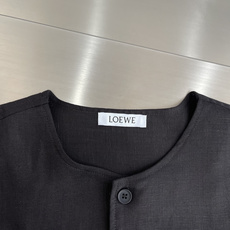 -LOEW Anagram刺绣亚麻长袖防晒外套甄选天然透气亚麻面料,自带物理防晒力隔绝骄阳紫外线 -LOEW Anagram刺绣亚麻长袖防晒外套甄选天然透气亚麻面料,自带物理防晒力隔绝骄阳紫外线