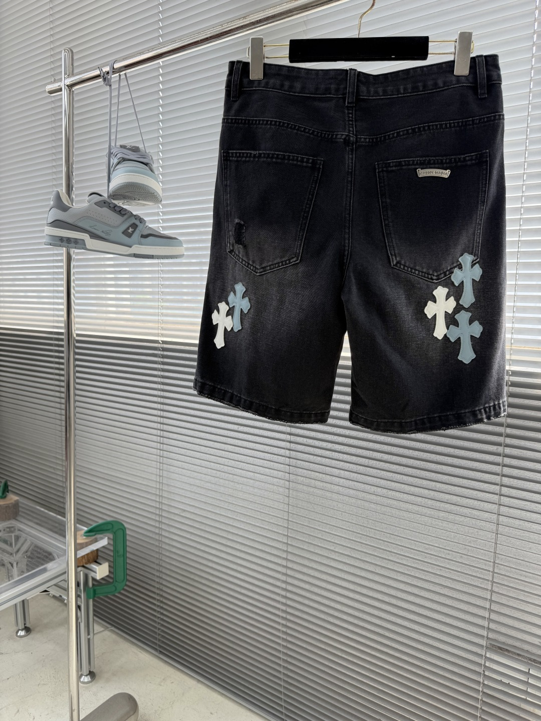 -CH 克罗心    牛仔短裤 十字元素贴皮绣花男女同款式材质 牛仔布 尺码：M-XXL