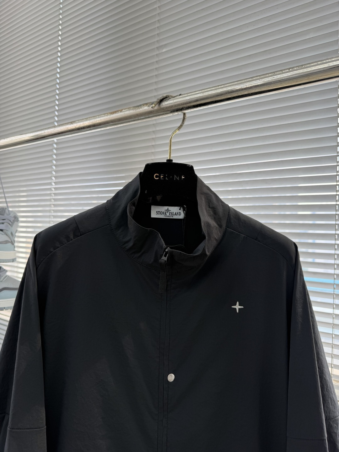 -Stone Island    最帅气的机能风格超薄外套男士 黑色 一切都是以恰到好处的贴合度去制做的
