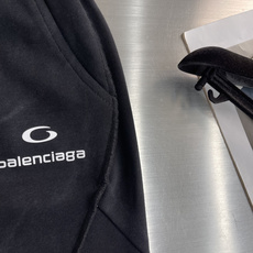 -Balenciag 春夏新款休闲短裤 面料定制定染 手感柔软细腻非常舒服😌水洗工艺、 -Balenciag 春夏新款休闲短裤 面料定制定染 手感柔软细腻非常舒服😌水洗工艺、