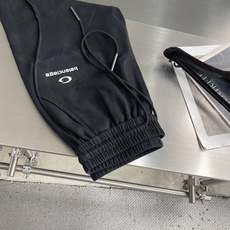 -Balenciag 春夏新款休闲短裤 面料定制定染 手感柔软细腻非常舒服😌水洗工艺、 -Balenciag 春夏新款休闲短裤 面料定制定染 手感柔软细腻非常舒服😌水洗工艺、